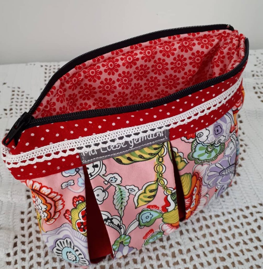 Cosmetic bag